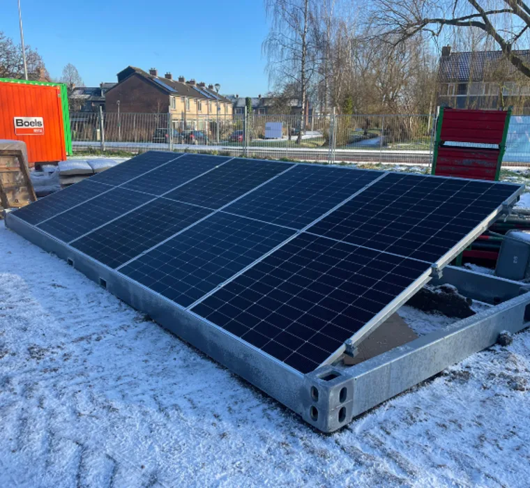 zonnepaneel-installatie-op-container